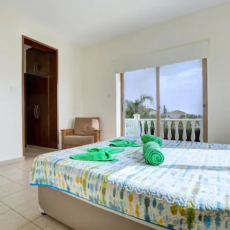 Eva * أيا نابا